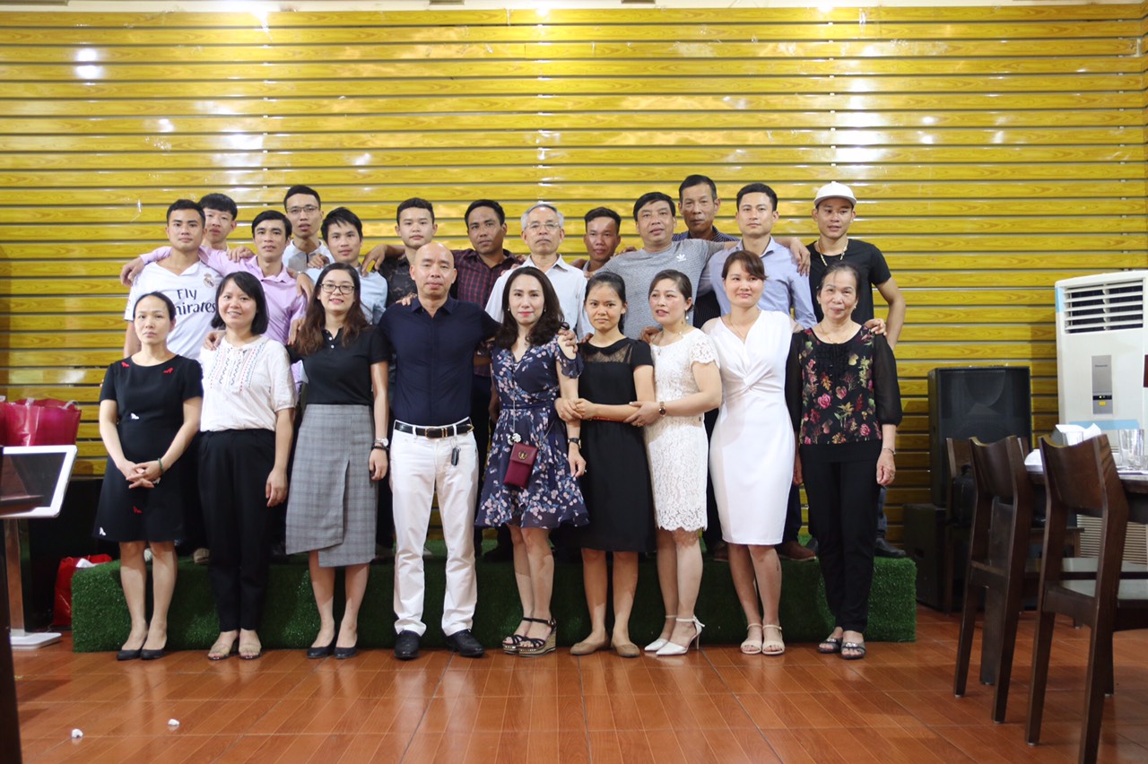 Tập thể công ty Tân Vượng